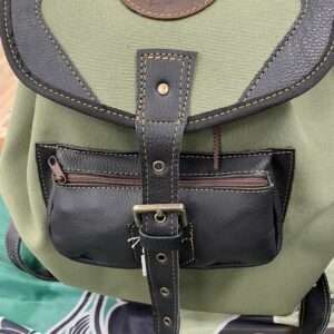 Mochila lona verde bolsillo frontal