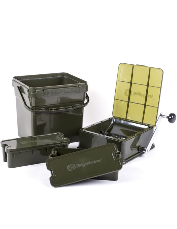 Cubo Picador Boilie Crusher RidgeMonkey con cuchillas de acero inoxidable, tapa de seguridad transparente y bolsa de transporte resistente, perfecto para moler boilies rápidamente.