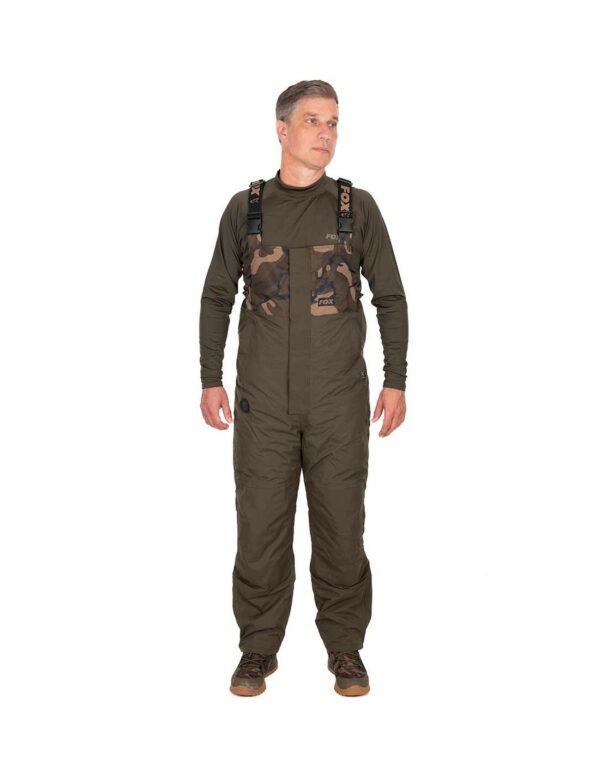 Traje Fox Invierno Winter Suit con chaqueta y peto térmicos, impermeables y transpirables, ideales para pescar en invierno con aislamiento de microforro polar y detalles ajustables.