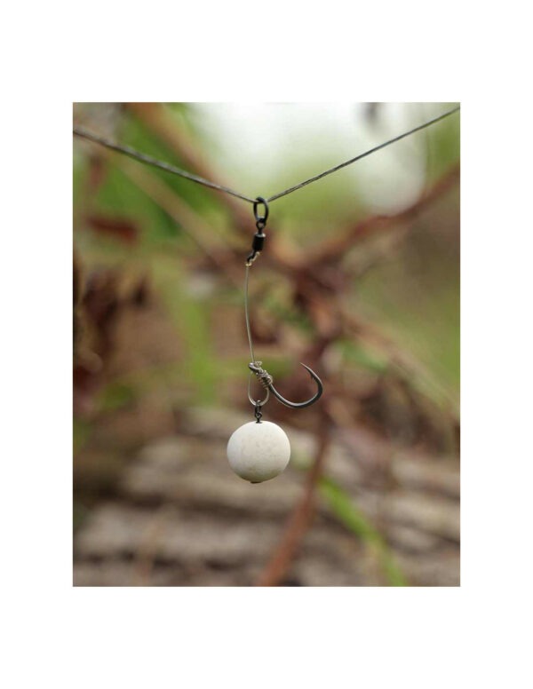 Anzuelo montado Chod Rigs Superwide Gape Fox con anilla giratoria y monofilamento rígido en color Trans Khaki.